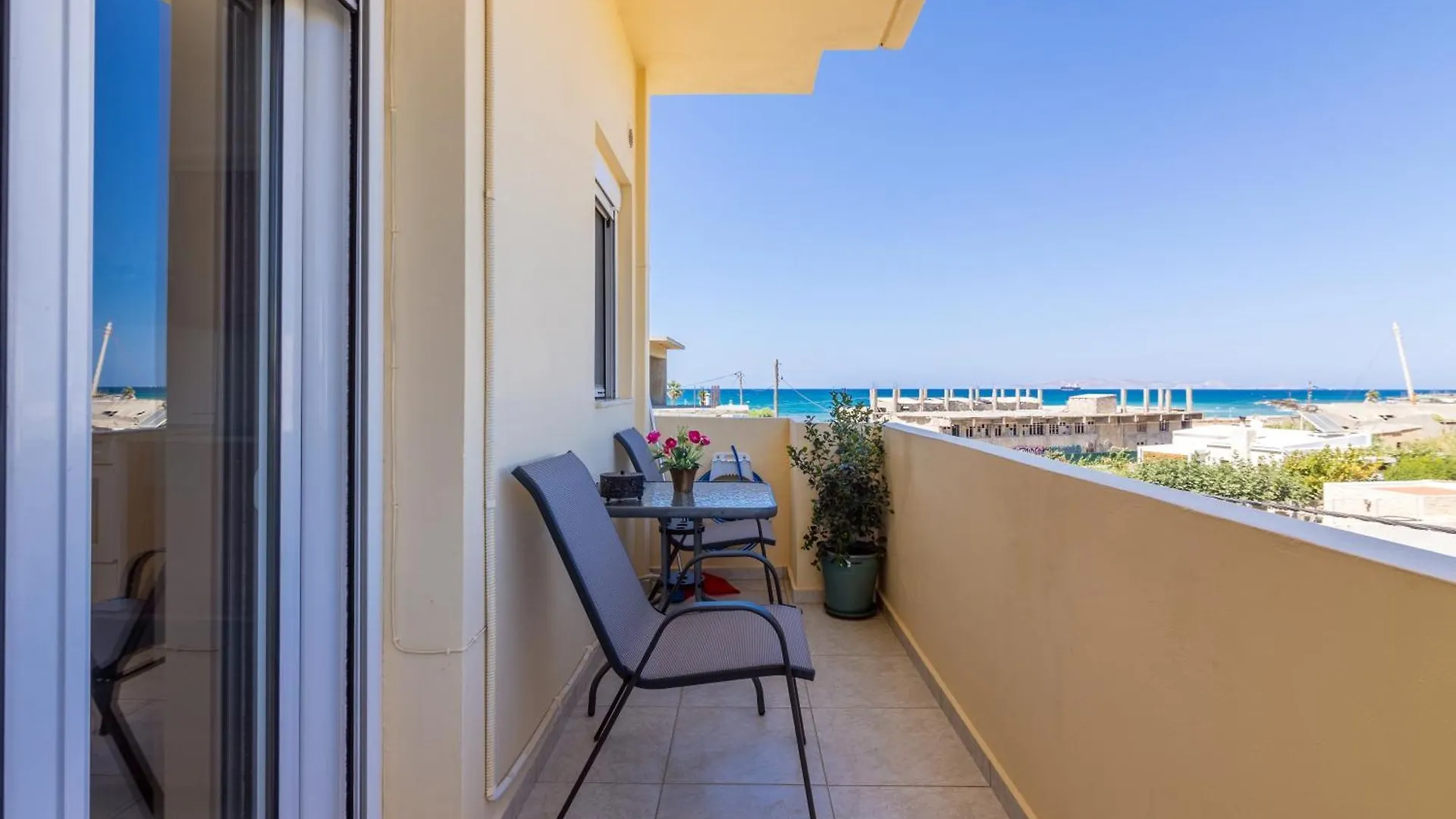 Studio On The Closest Beach To The City! Amoudara